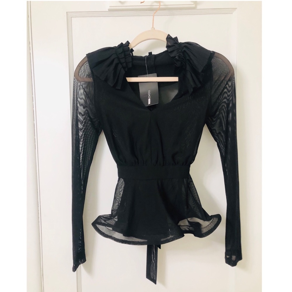 Don’t get ruffled blouse ✨